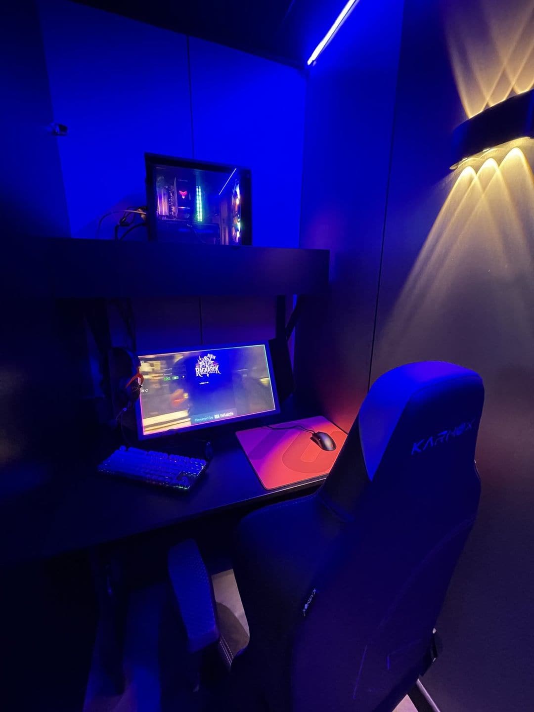 Ганц хүний тусгаарлагдсан booth